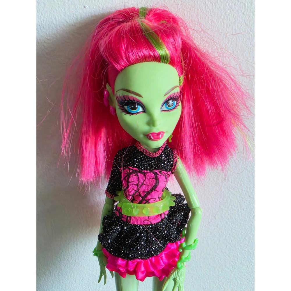 Monster High Venus McFlytrap Music Festival Doll Green Pink Punk Mattel